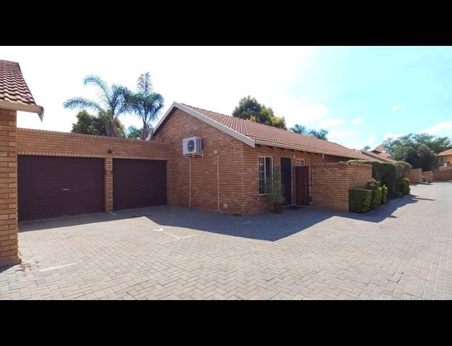 2 BEDROOM TOWNHOUSE FOR SALE IN SINOVILLE